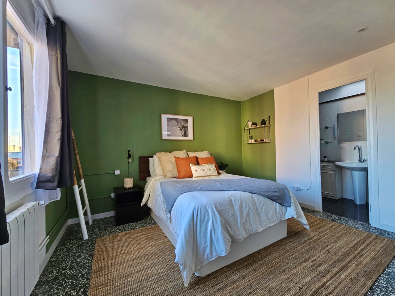  Room 1  -  Stylish Coliving Apartment with Community Vibe in Vibrant L'Eixample  - Gallery -  10