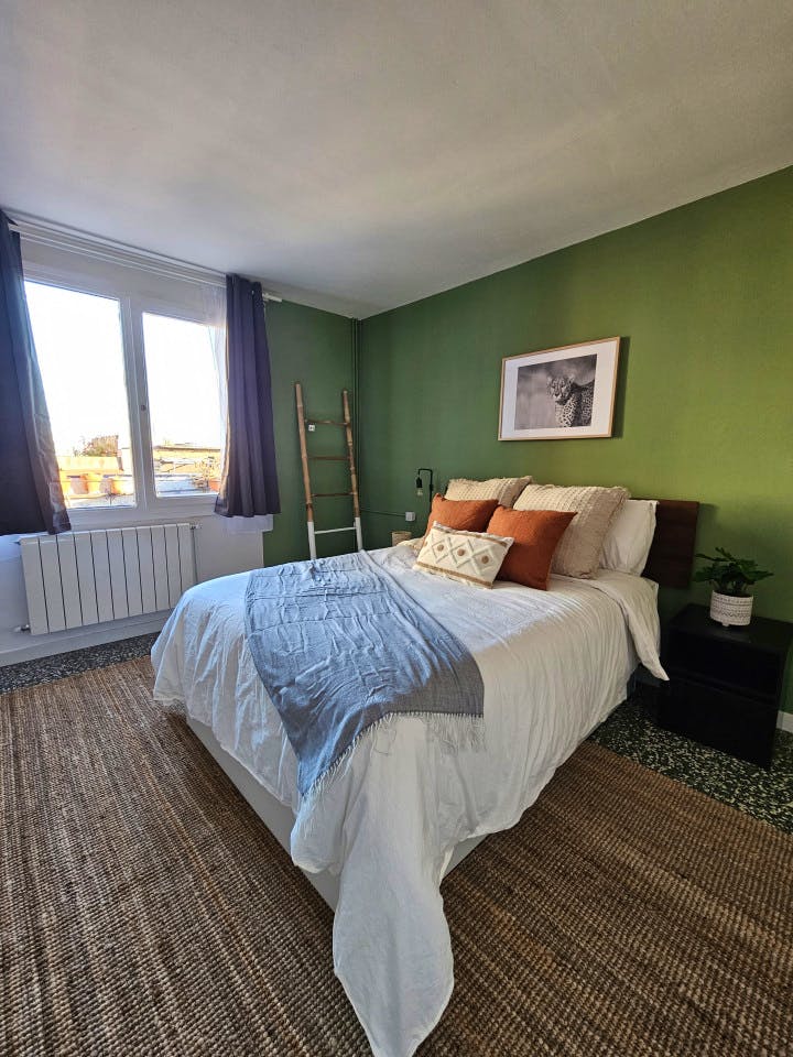  Room 1  -  Stylish Coliving Apartment with Community Vibe in Vibrant L'Eixample  - Gallery -  6