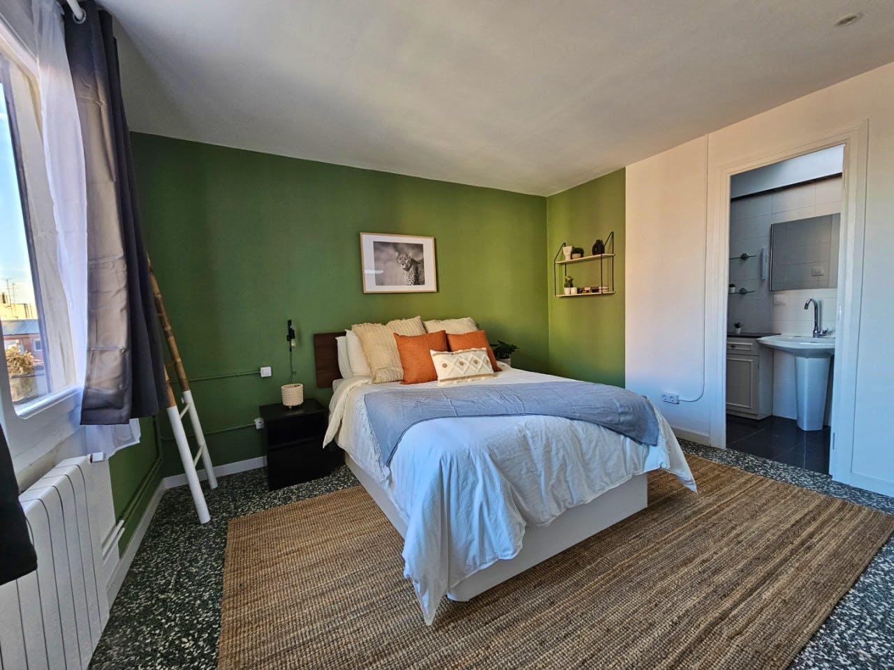  Room 1  -  Stylish Coliving Apartment with Community Vibe in Vibrant L'Eixample  - Gallery -  9