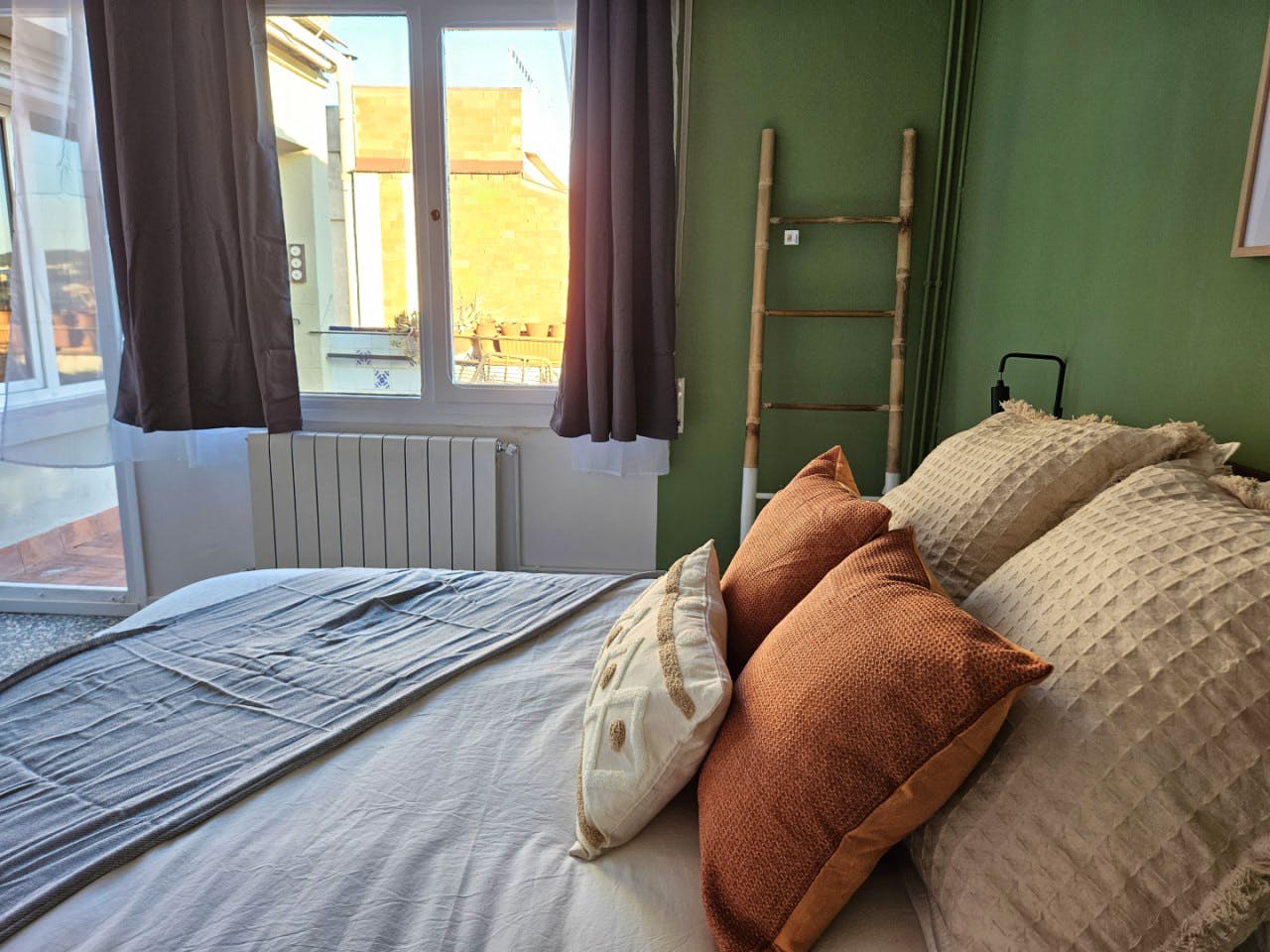  Room 1  -  Stylish Coliving Apartment with Community Vibe in Vibrant L'Eixample  - Gallery -  19