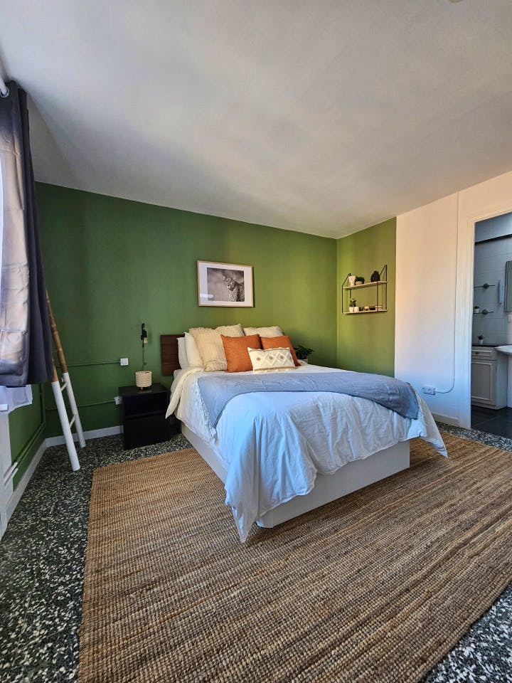  Room 1  -  Stylish Coliving Apartment with Community Vibe in Vibrant L'Eixample  - Gallery -  13