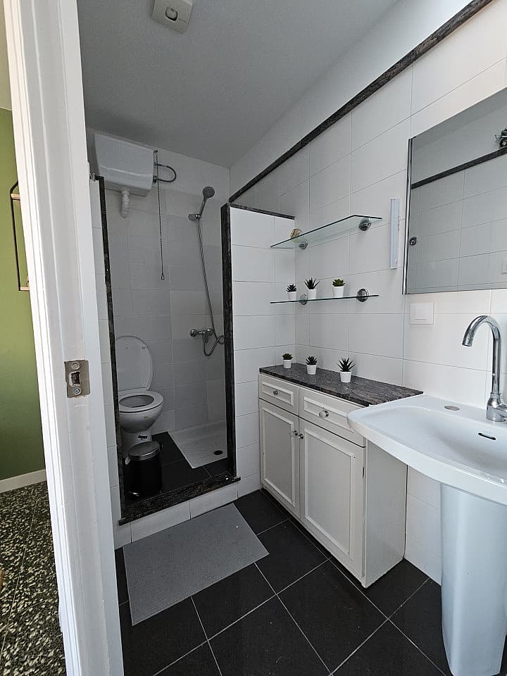  Room 1  -  Stylish Coliving Apartment with Community Vibe in Vibrant L'Eixample  - Gallery -  95