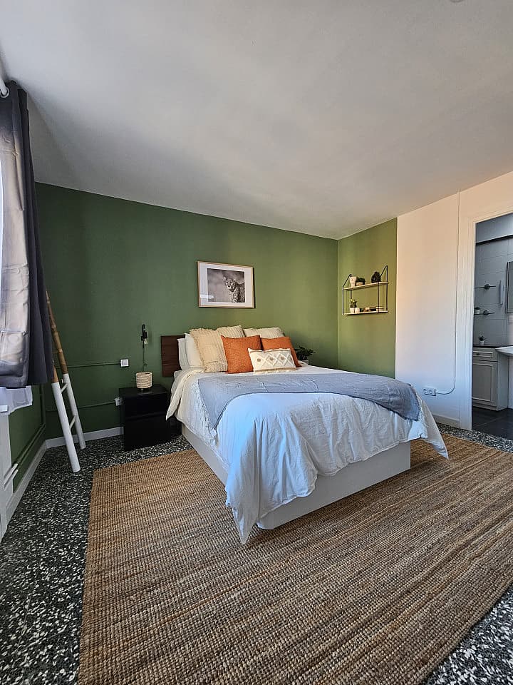  Room 1  -  Stylish Coliving Apartment with Community Vibe in Vibrant L'Eixample  - Gallery -  85