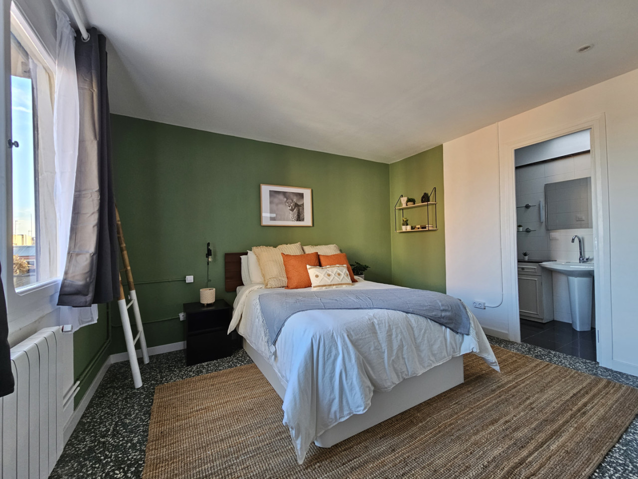  Room 1  -  Stylish Coliving Apartment with Community Vibe in Vibrant L'Eixample  - Gallery -  34