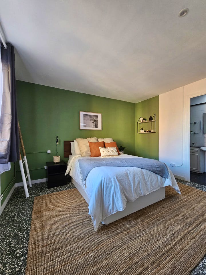  Room 1  -  Stylish Coliving Apartment with Community Vibe in Vibrant L'Eixample  - Gallery -  12