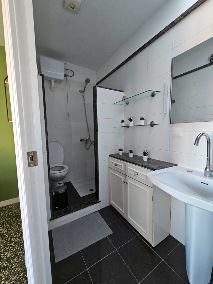  Room 1  -  Stylish Coliving Apartment with Community Vibe in Vibrant L'Eixample  - Gallery -  23