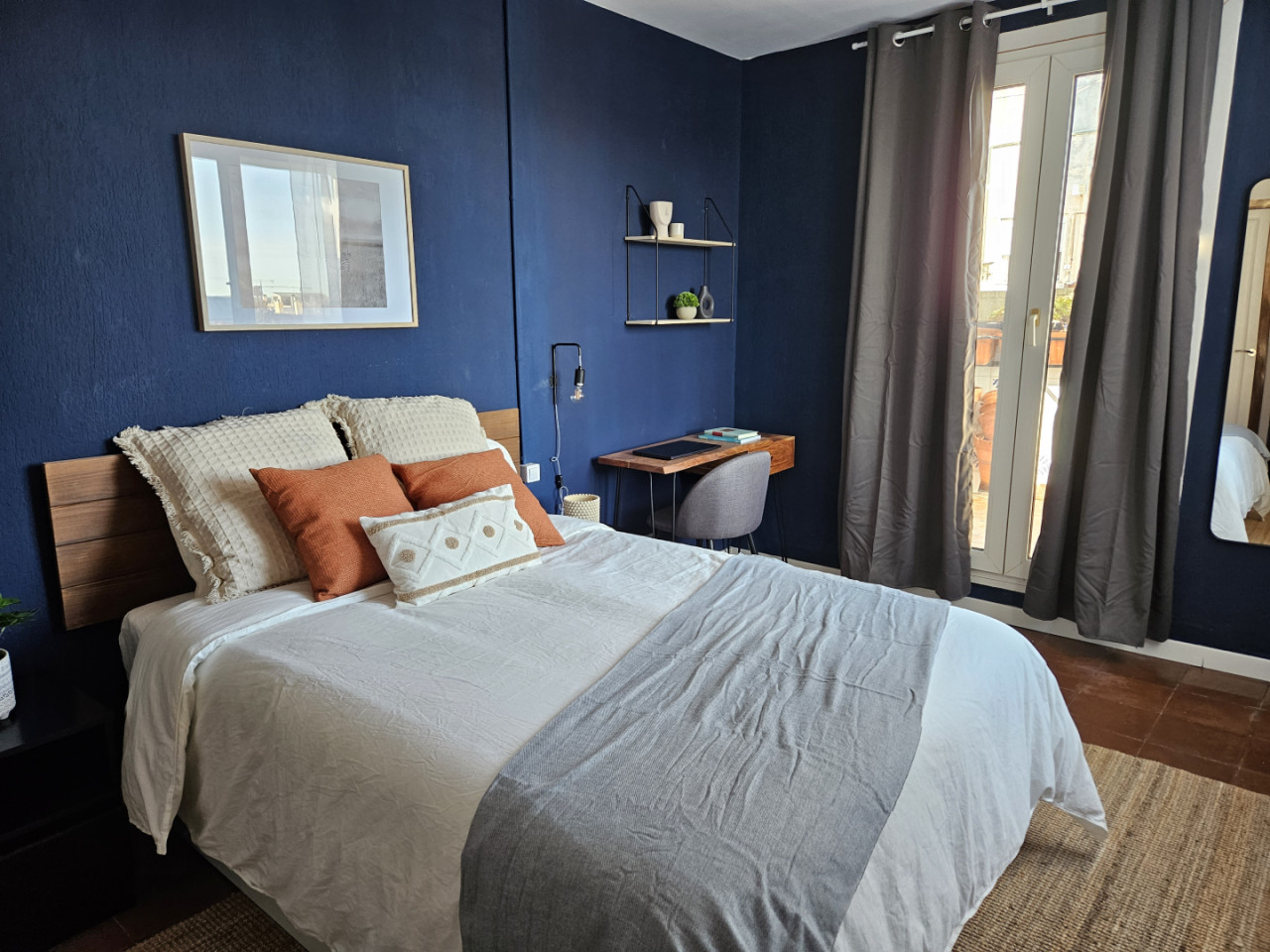  Room 2  -  Stylish Coliving Apartment with Community Vibe in Vibrant L'Eixample  - Gallery -  26