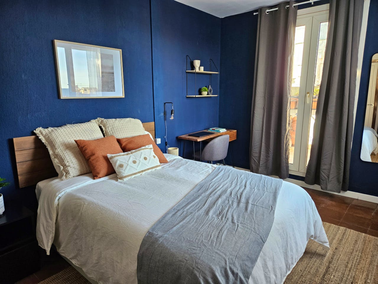  Room 2  -  Stylish Coliving Apartment with Community Vibe in Vibrant L'Eixample  - Gallery -  6