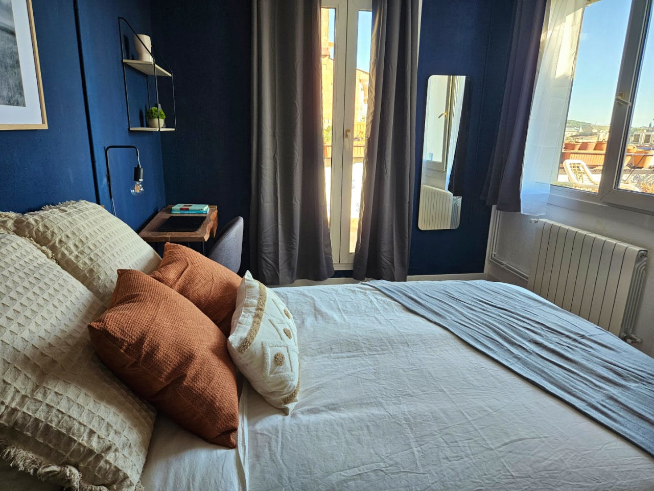  Room 2  -  Stylish Coliving Apartment with Community Vibe in Vibrant L'Eixample  - Gallery -  9