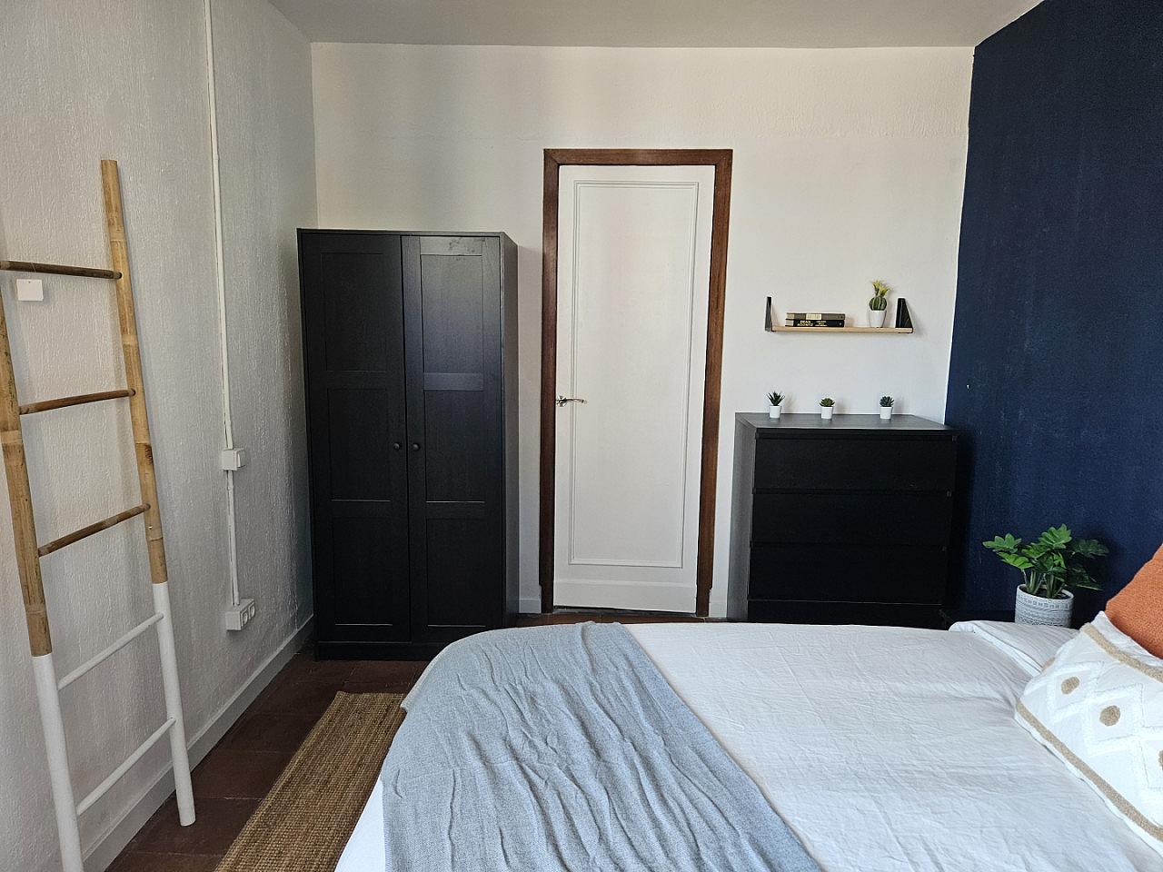  Room 2  -  Stylish Coliving Apartment with Community Vibe in Vibrant L'Eixample  - Gallery -  77