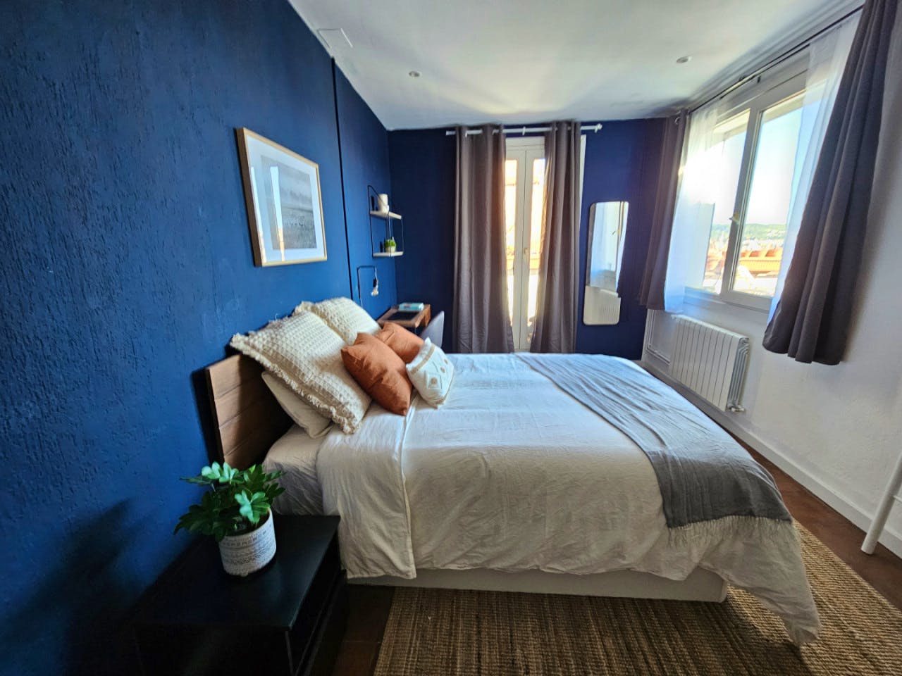  Room 2  -  Stylish Coliving Apartment with Community Vibe in Vibrant L'Eixample  - Gallery -  8