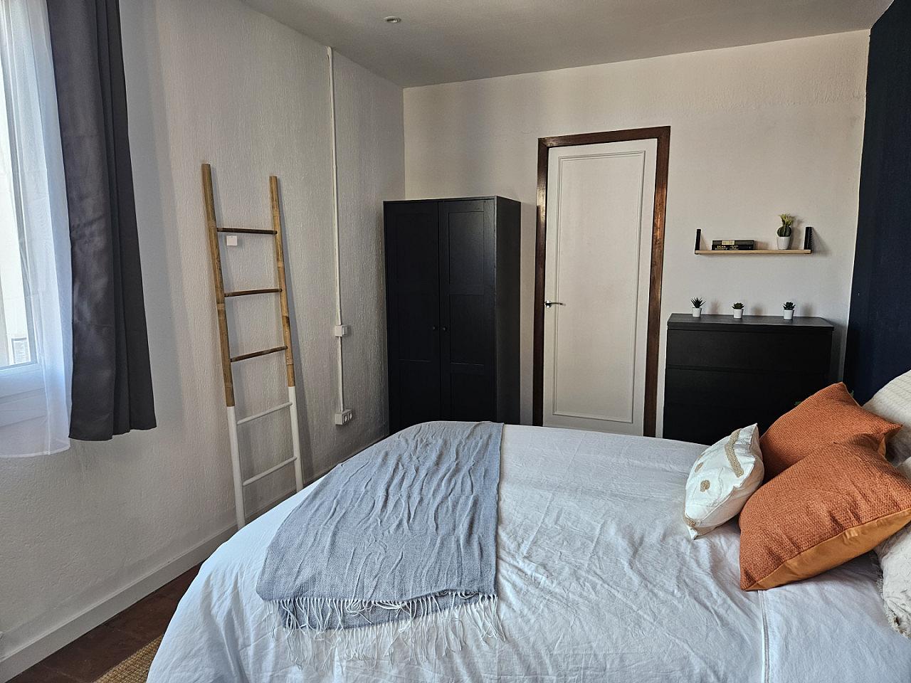  Room 2  -  Stylish Coliving Apartment with Community Vibe in Vibrant L'Eixample  - Gallery -  76