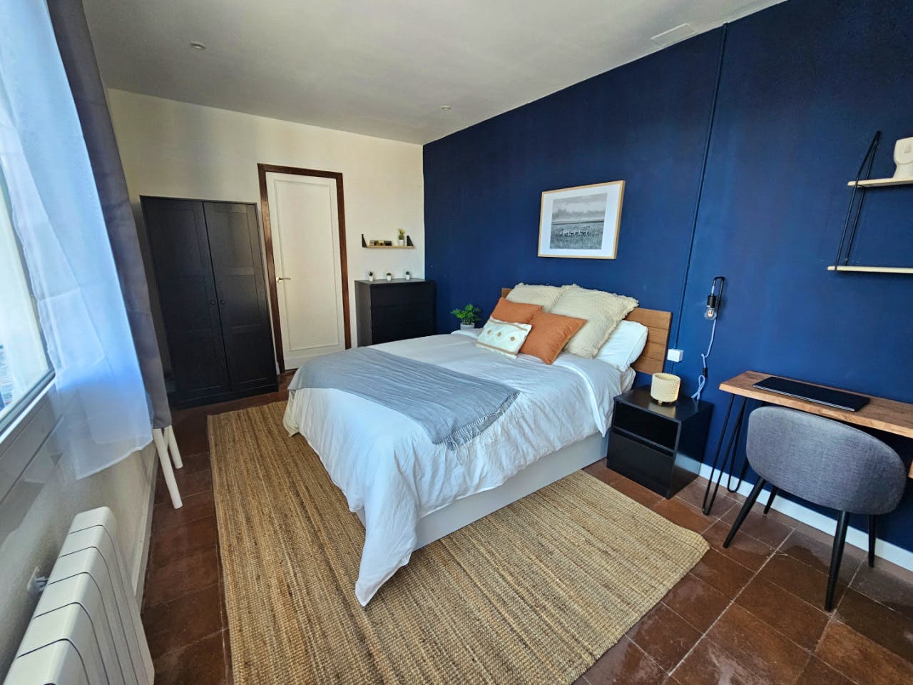  Room 2  -  Stylish Coliving Apartment with Community Vibe in Vibrant L'Eixample  - Gallery -  3