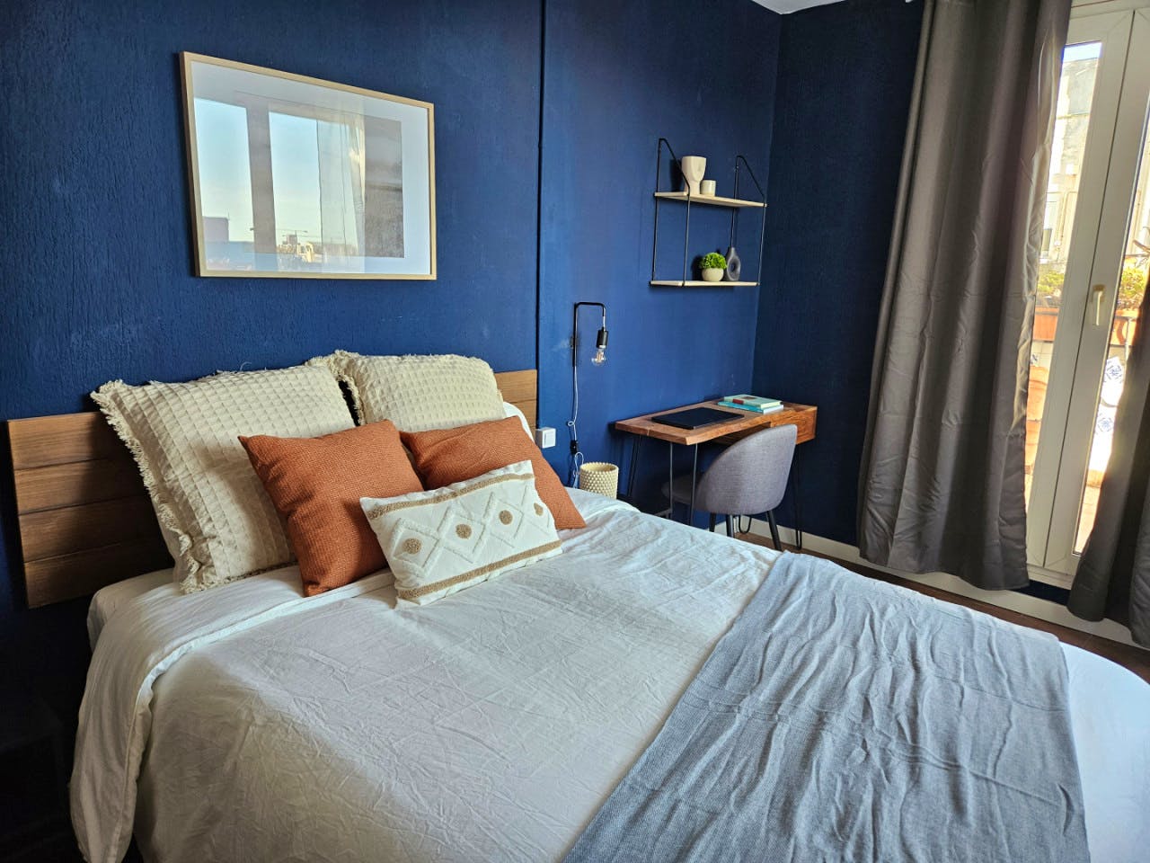 Room 2  -  Stylish Coliving Apartment with Community Vibe in Vibrant L'Eixample  - Gallery -  15