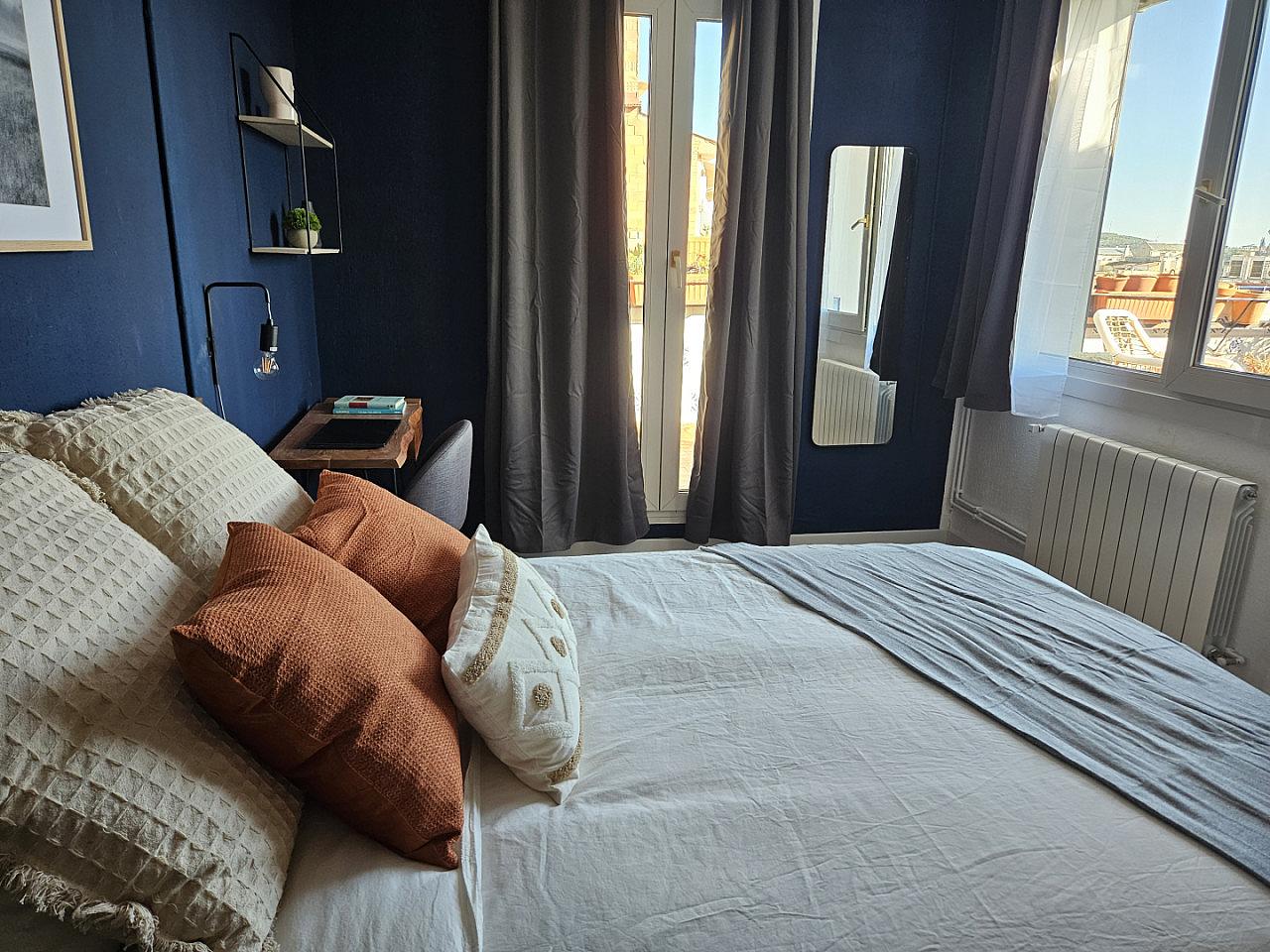  Room 2  -  Stylish Coliving Apartment with Community Vibe in Vibrant L'Eixample  - Gallery -  49