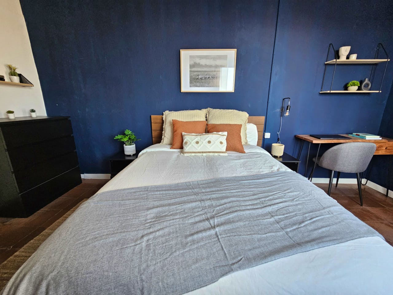 Room 2  -  Stylish Coliving Apartment with Community Vibe in Vibrant L'Eixample  - Gallery -  12
