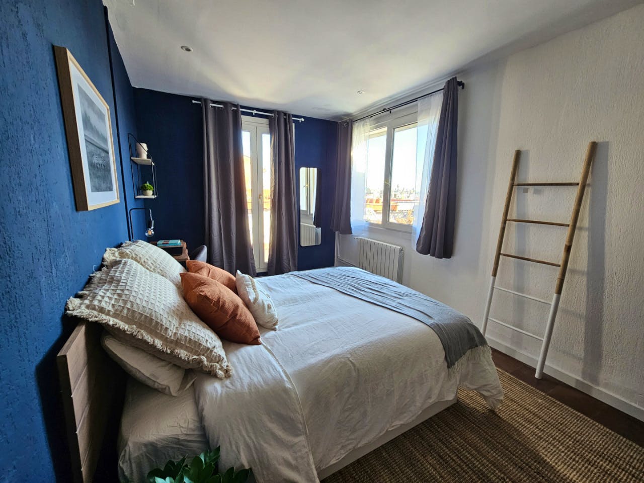  Room 2  -  Stylish Coliving Apartment with Community Vibe in Vibrant L'Eixample  - Gallery -  10