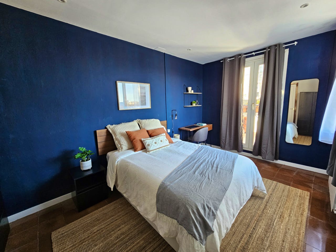  Room 2  -  Stylish Coliving Apartment with Community Vibe in Vibrant L'Eixample  - Gallery -  1