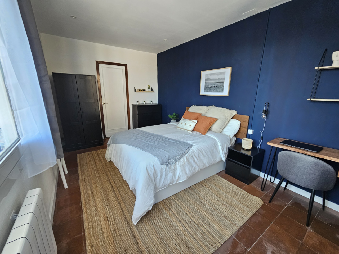  Room 2  -  Stylish Coliving Apartment with Community Vibe in Vibrant L'Eixample  - Gallery -  23