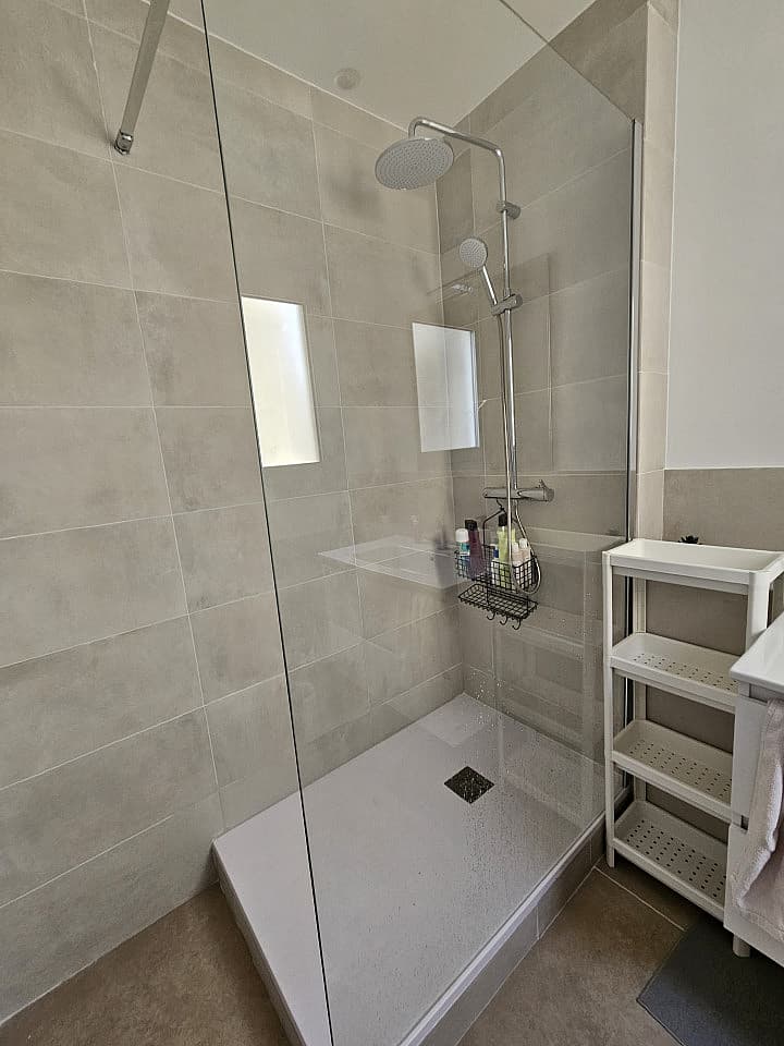  Room 3  -  Stylish Coliving Apartment with Community Vibe in Vibrant L'Eixample  - Gallery -  53
