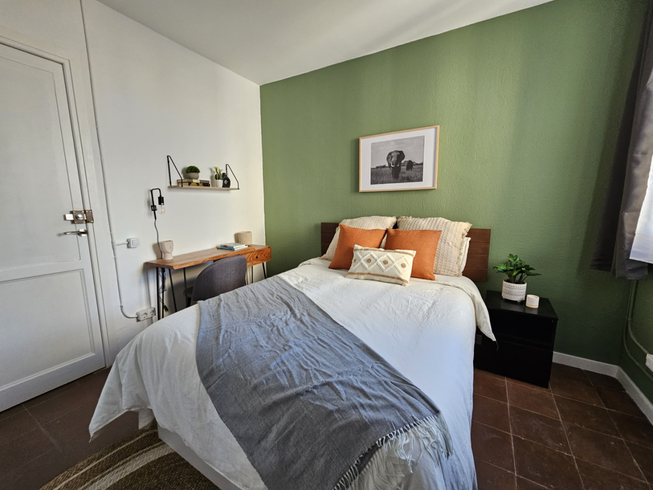  Room 3  -  Stylish Coliving Apartment with Community Vibe in Vibrant L'Eixample  - Gallery -  26