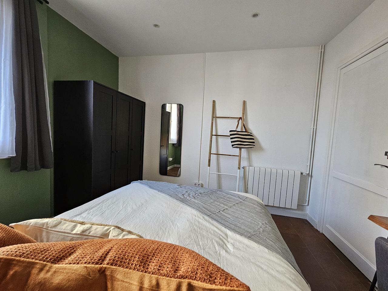  Room 3  -  Stylish Coliving Apartment with Community Vibe in Vibrant L'Eixample  - Gallery -  61