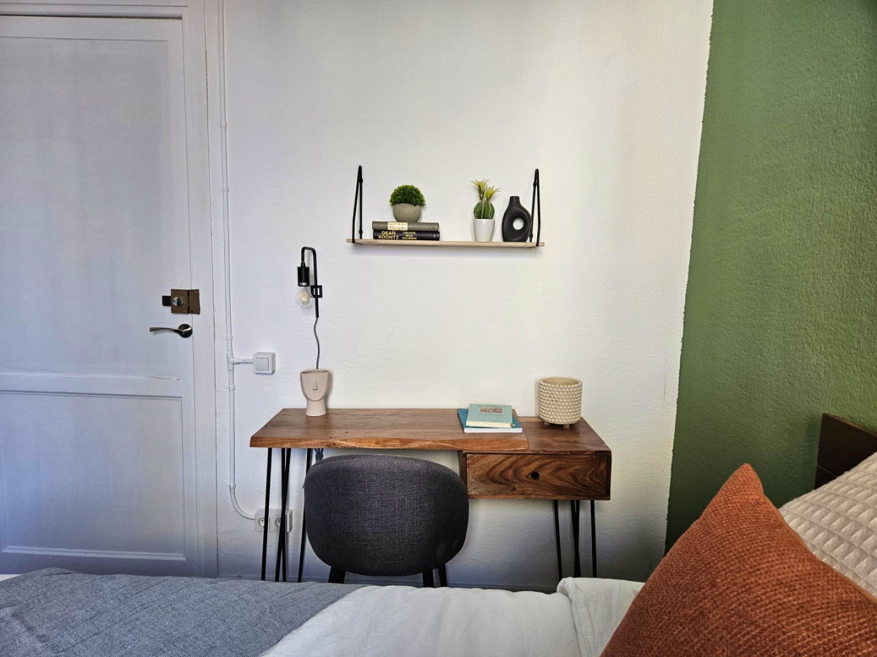  Room 3  -  Stylish Coliving Apartment with Community Vibe in Vibrant L'Eixample  - Gallery -  2