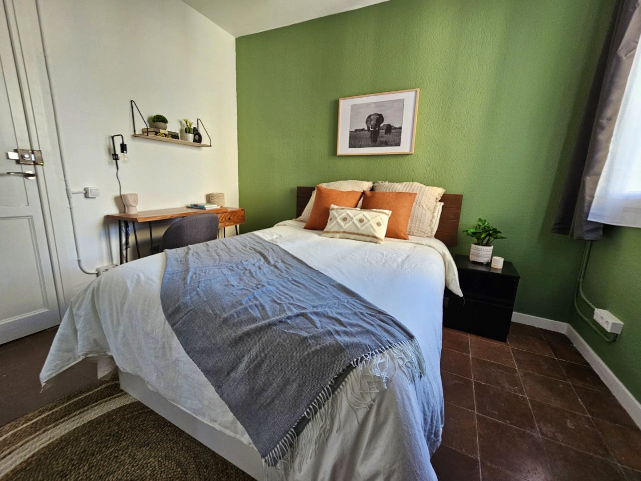  Room 3  -  Stylish Coliving Apartment with Community Vibe in Vibrant L'Eixample  - Gallery -  9