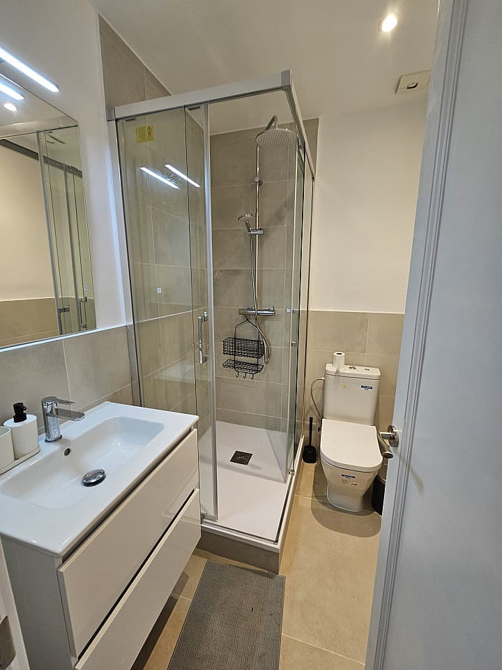  Room 3  -  Stylish Coliving Apartment with Community Vibe in Vibrant L'Eixample  - Gallery -  52