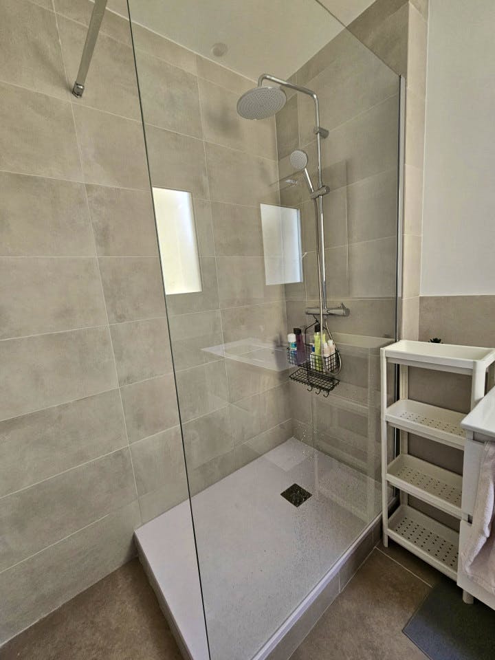  Room 3  -  Stylish Coliving Apartment with Community Vibe in Vibrant L'Eixample  - Gallery -  17