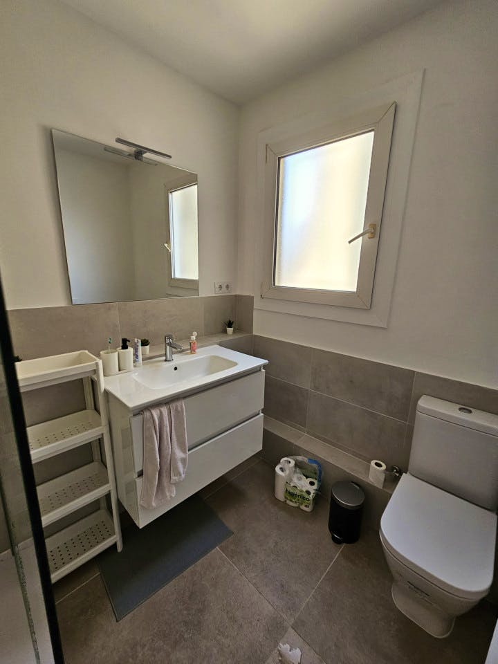  Room 3  -  Stylish Coliving Apartment with Community Vibe in Vibrant L'Eixample  - Gallery -  18