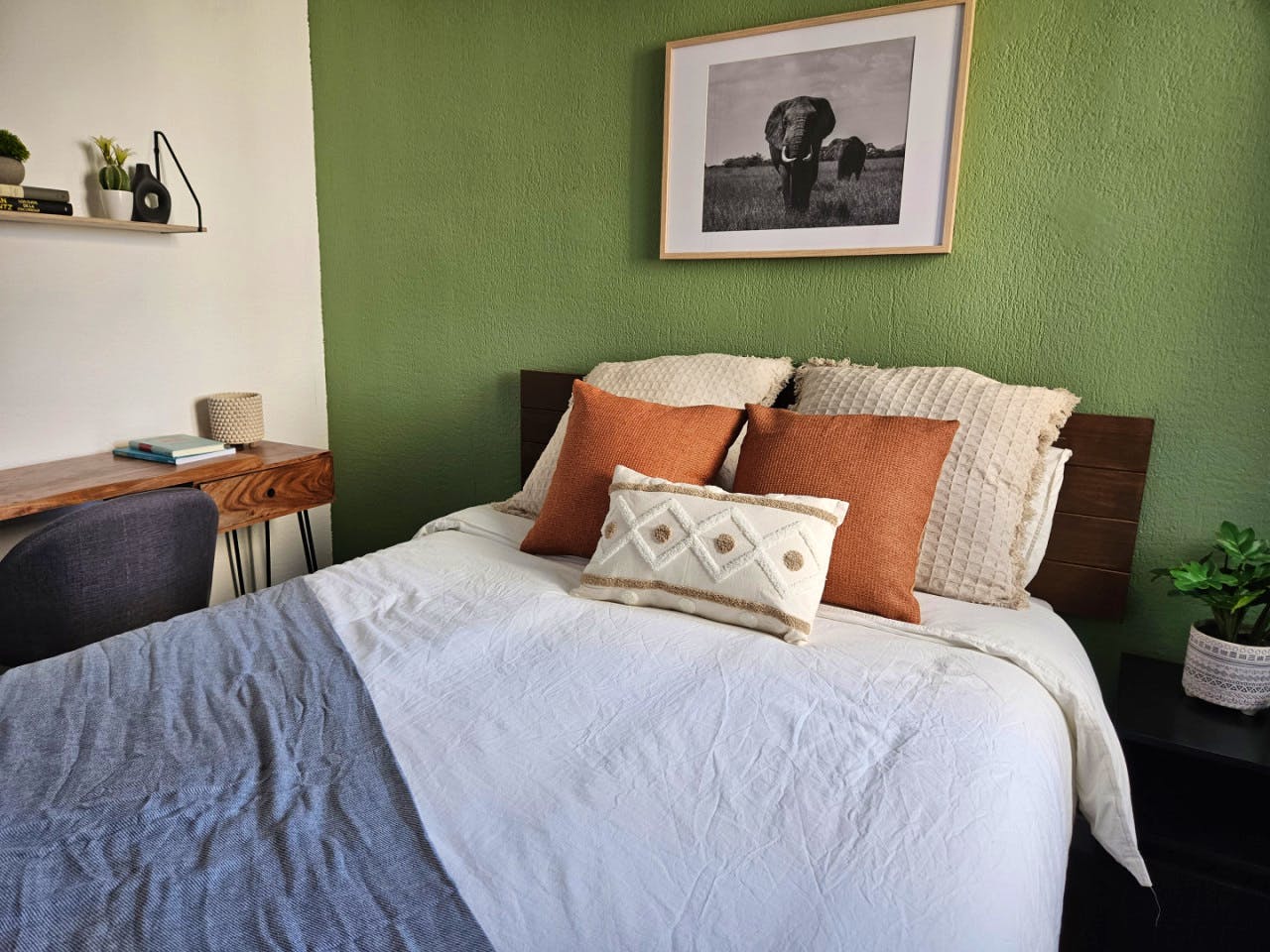  Room 3  -  Stylish Coliving Apartment with Community Vibe in Vibrant L'Eixample  - Gallery -  12