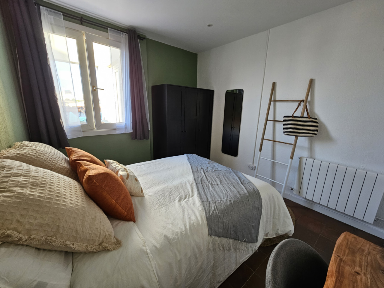  Room 3  -  Stylish Coliving Apartment with Community Vibe in Vibrant L'Eixample  - Gallery -  24
