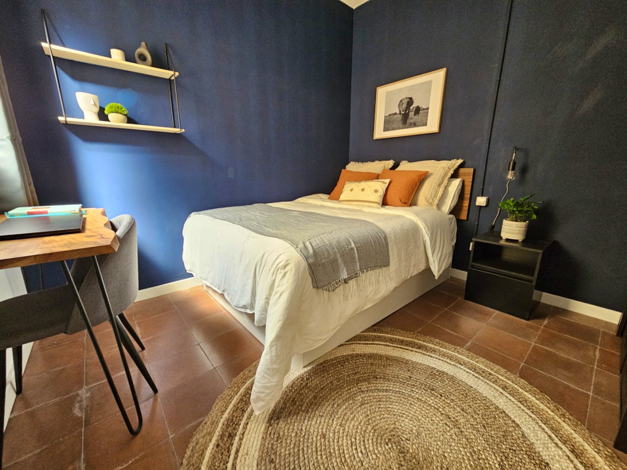  Room 4  -  Stylish Coliving Apartment with Community Vibe in Vibrant L'Eixample  - Gallery -  6