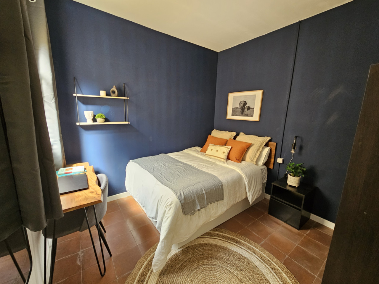  Room 4  -  Stylish Coliving Apartment with Community Vibe in Vibrant L'Eixample  - Gallery -  16
