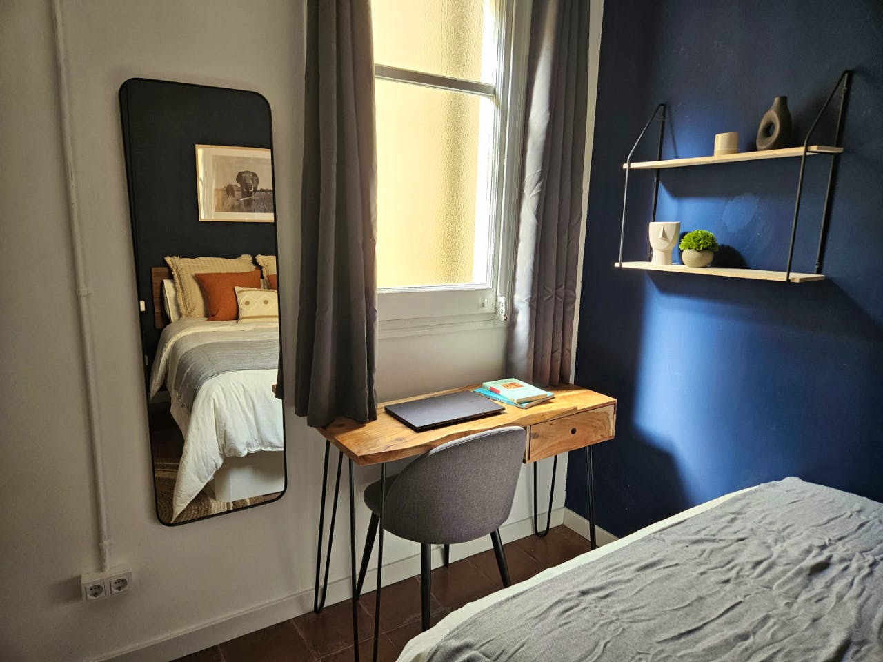  Room 4  -  Stylish Coliving Apartment with Community Vibe in Vibrant L'Eixample  - Gallery -  11