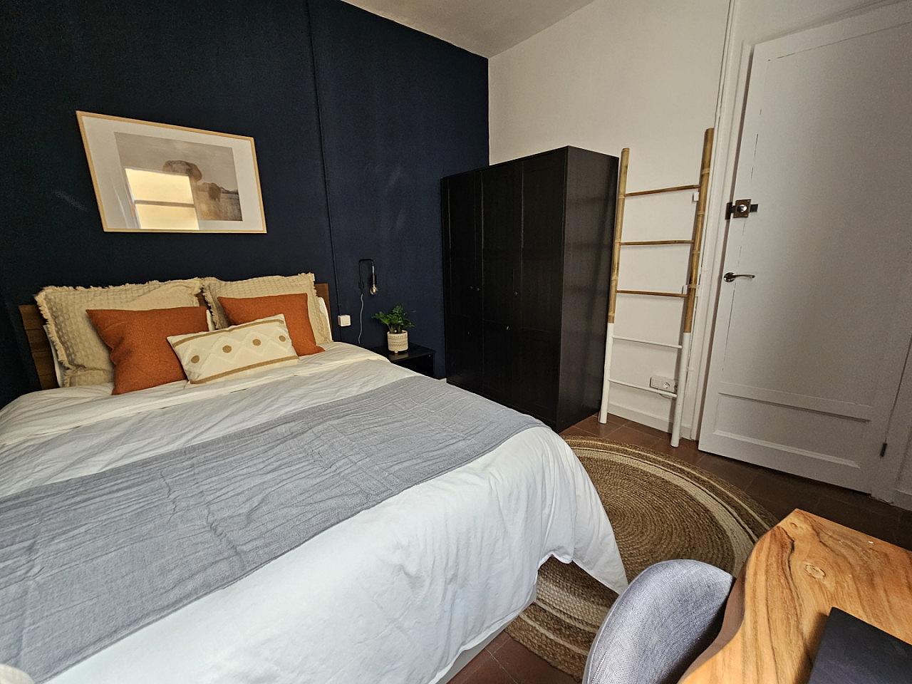  Room 4  -  Stylish Coliving Apartment with Community Vibe in Vibrant L'Eixample  - Gallery -  55
