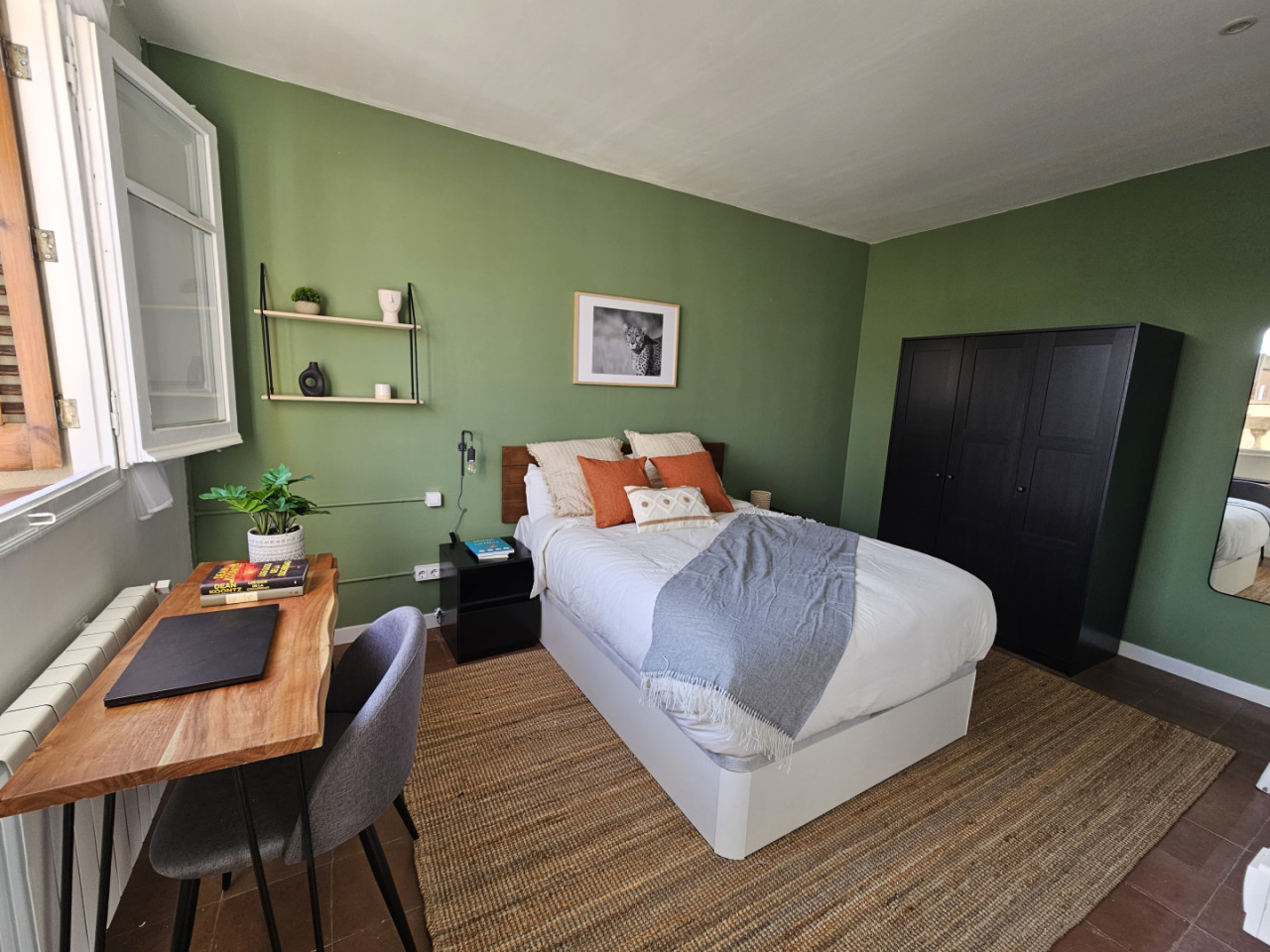  Room 5  -  Stylish Coliving Apartment with Community Vibe in Vibrant L'Eixample  - Gallery -  18