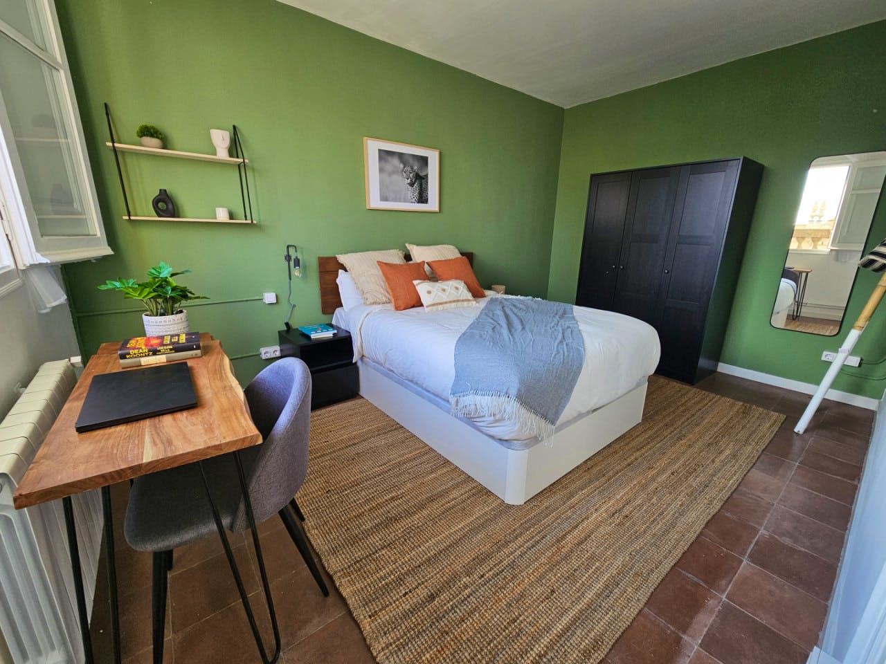 Room 5  -  Stylish Coliving Apartment with Community Vibe in Vibrant L'Eixample  - Gallery -  10