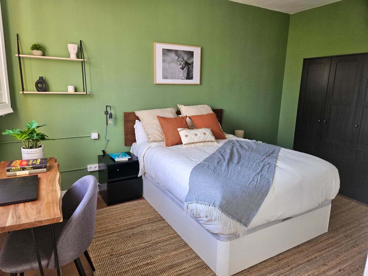 Room 5  -  Stylish Coliving Apartment with Community Vibe in Vibrant L'Eixample  - Gallery -  2