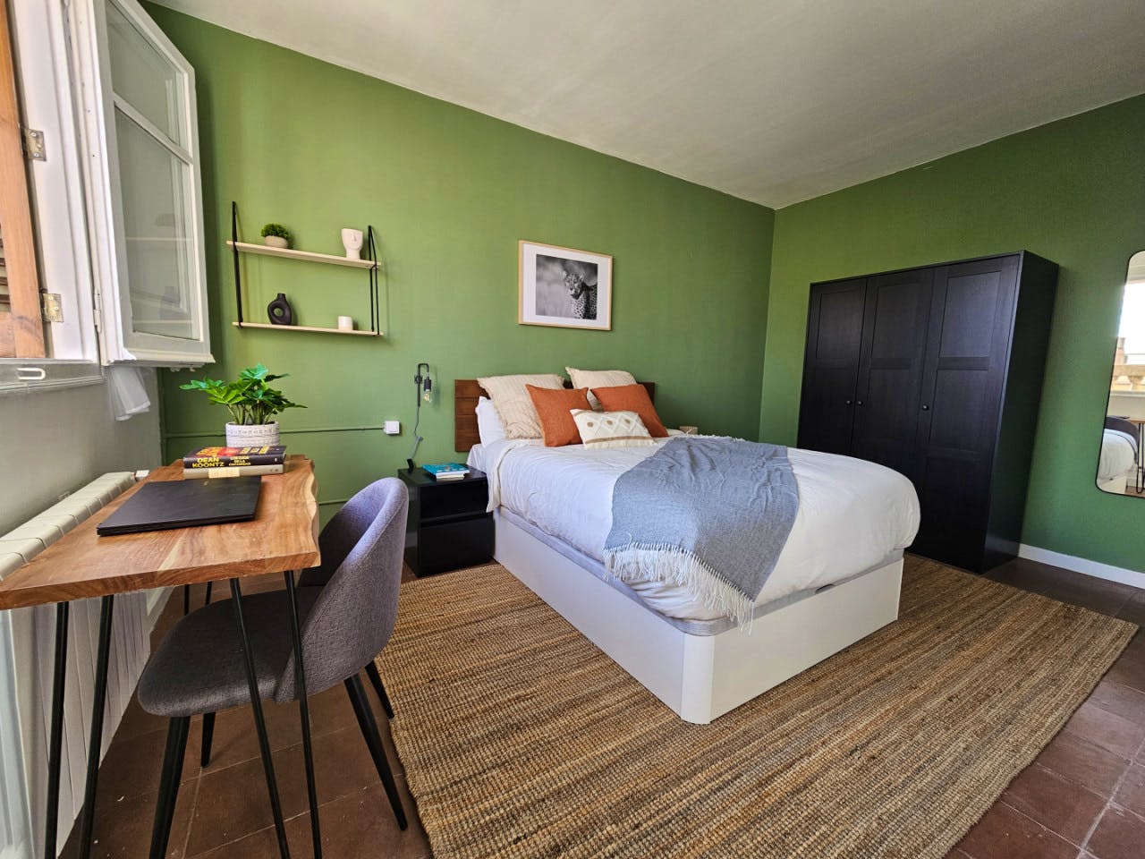  Room 5  -  Stylish Coliving Apartment with Community Vibe in Vibrant L'Eixample  - Gallery -  4