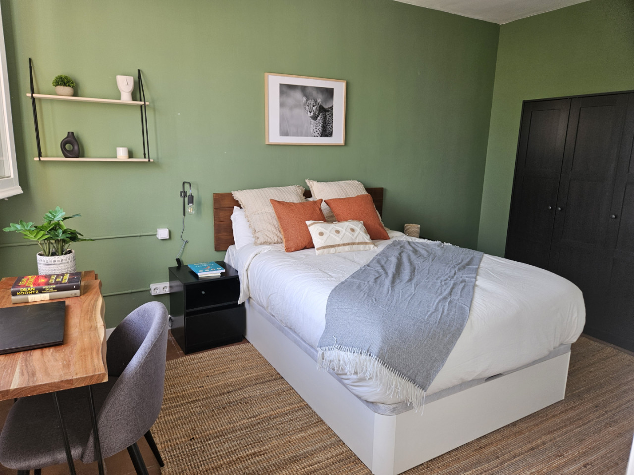  Room 5  -  Stylish Coliving Apartment with Community Vibe in Vibrant L'Eixample  - Gallery -  17