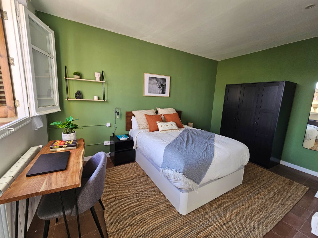  Room 5  -  Stylish Coliving Apartment with Community Vibe in Vibrant L'Eixample  - Gallery -  3