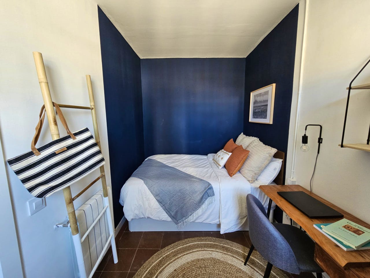  Room 6  -  Stylish Coliving Apartment with Community Vibe in Vibrant L'Eixample  - Gallery -  1