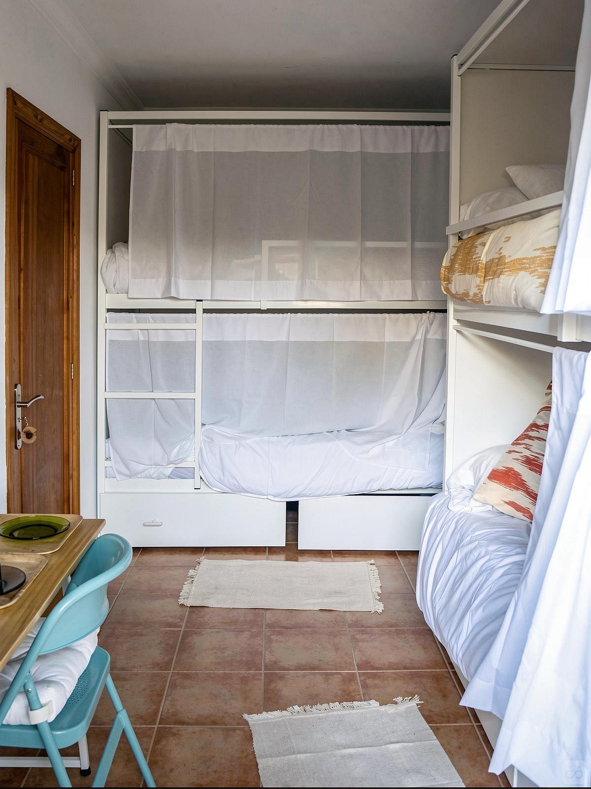 Bed In A 4-Bed Mixed Gender Room - 10