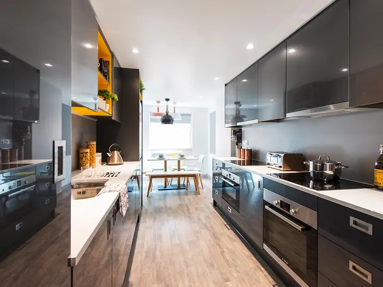 Standard Room - 2 Bed Flat - Therese House - Gallery - 2