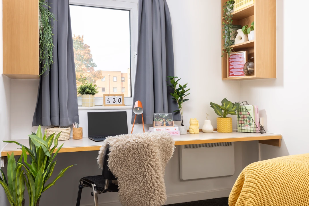  Extra Large Standard Double En-Suite: Three Bedroom Flat  -  Rosamond House  - Gallery -  2