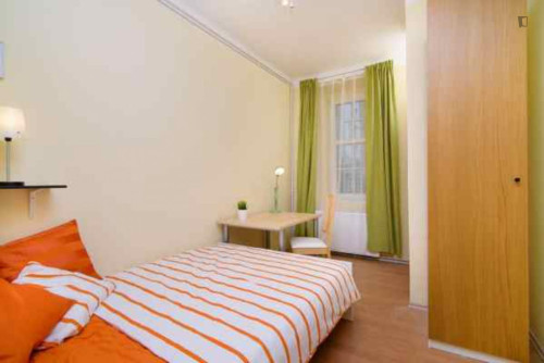 Charming double bedroom in Holešovice