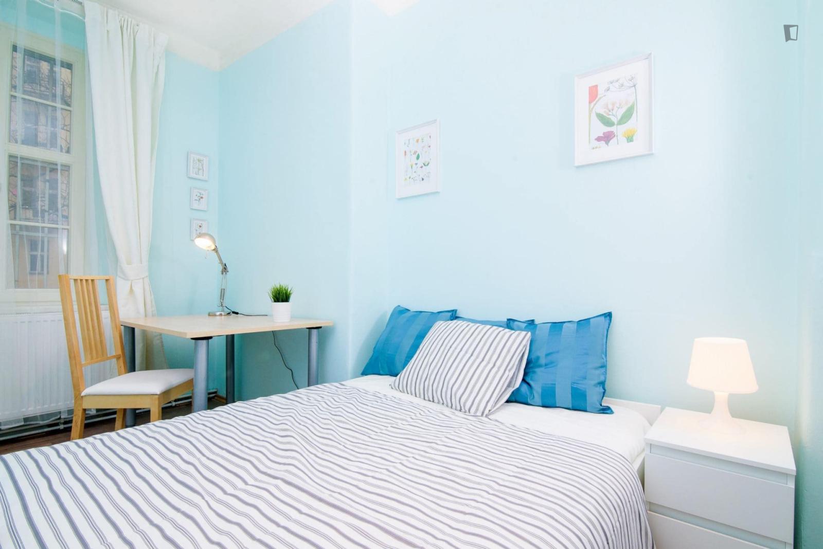Welcoming Double Bedroom In Holešovice - 1