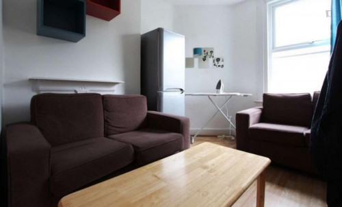 Snug single bedroom in residential Harringay  - Gallery -  2